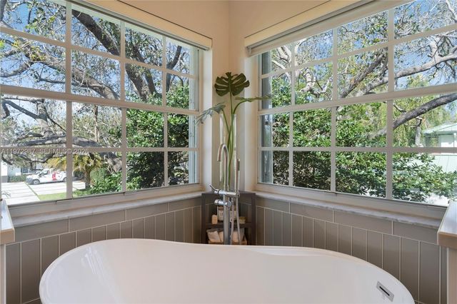 16085 SW 84th Pl, Palmetto Bay, FL 33157