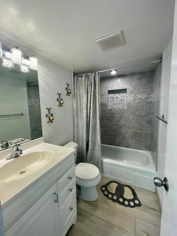 107 Kent G 107, West Palm Beach, FL 33417