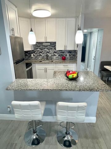 107 Kent G 107, West Palm Beach, FL 33417
