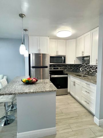 107 Kent G 107, West Palm Beach, FL 33417