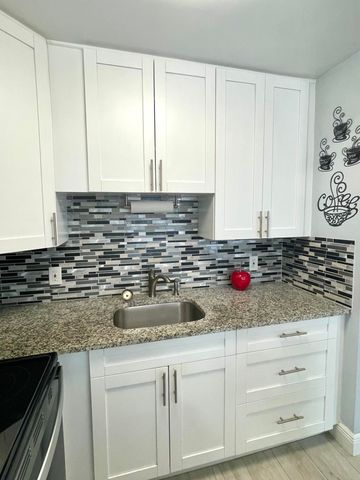 107 Kent G 107, West Palm Beach, FL 33417