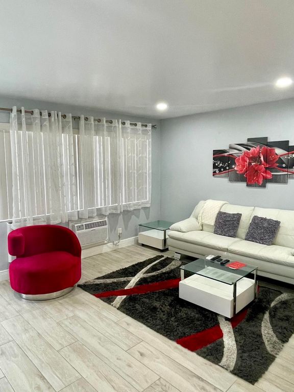 107 Kent G 107, West Palm Beach, FL 33417