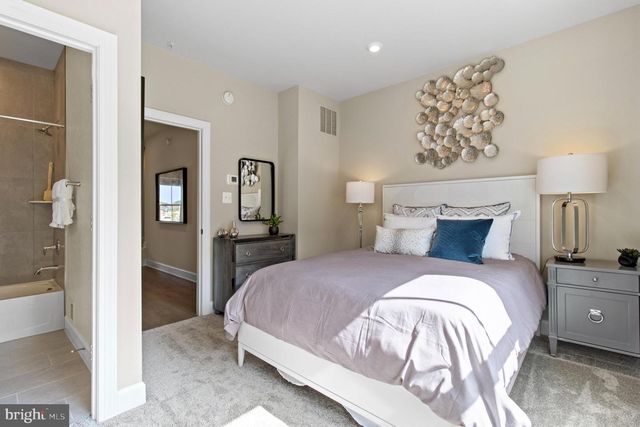 3505 DEAN DR, Hyattsville, MD 20782
