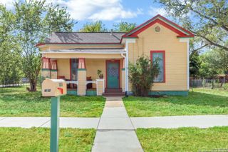 404 N Milam, Seguin, TX 78155