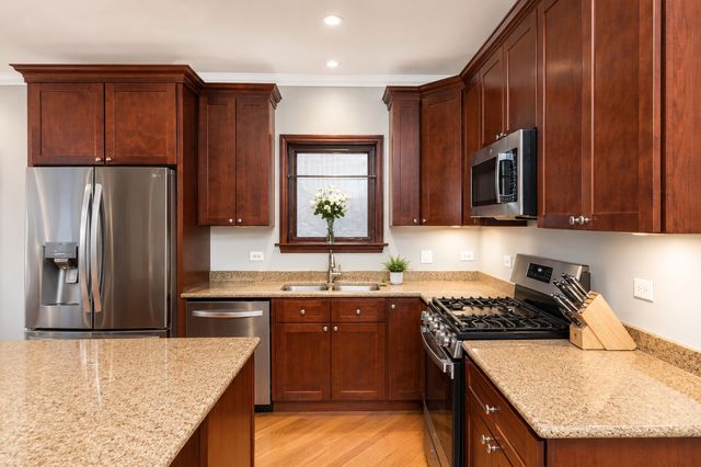1517 W Adams Street 2, Chicago, IL 60607