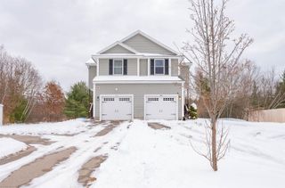 80 Trinity Cir # B, Rochester, NH 03839