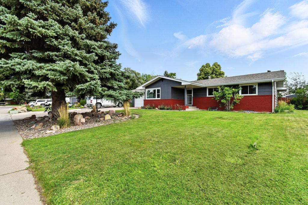 Image 3 of property listing at 1008 Buena Drive, Great Falls, MT 59404