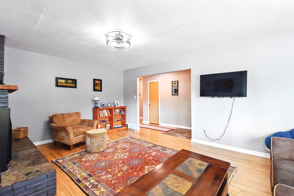 Image 7 of property listing at 1008 Buena Drive, Great Falls, MT 59404