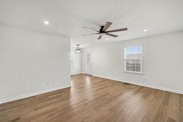 1847 Emily Ln, Columbia, TN 38401