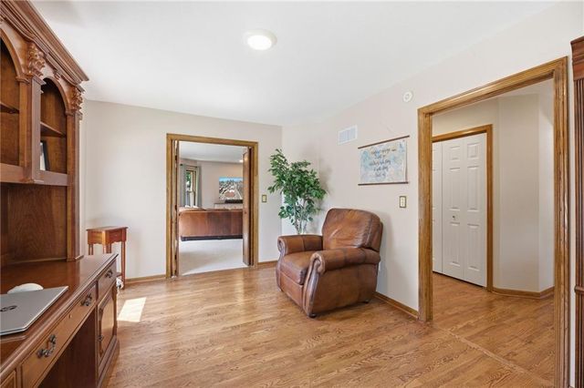 7638 N Pomona Avenue, Kansas City, MO 64152
