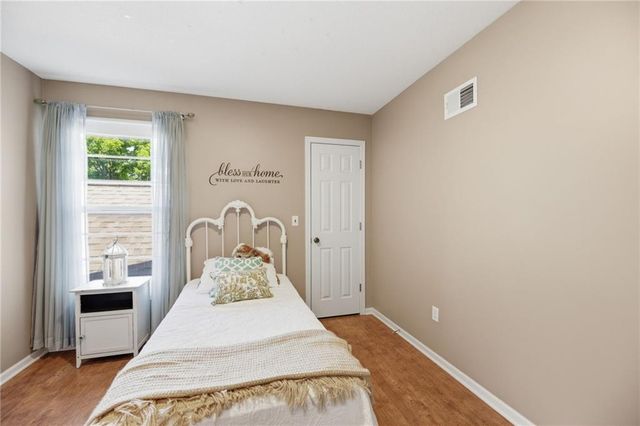 7638 N Pomona Avenue, Kansas City, MO 64152