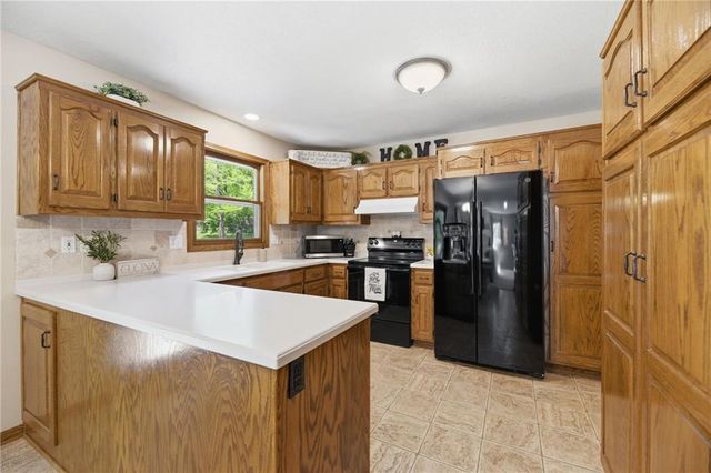 7638 N Pomona Avenue, Kansas City, MO 64152