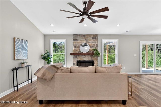 8209 Roseborough Rd, Louisville, KY 40228