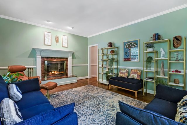 6 St James Place, Chapel Hill, NC 27514