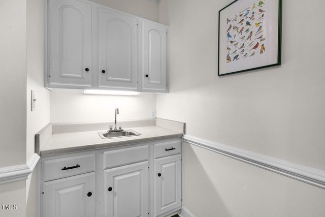 6 St James Place, Chapel Hill, NC 27514