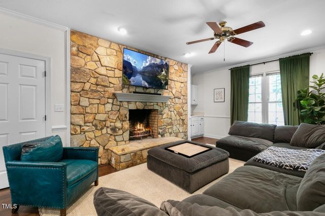 6 St James Place, Chapel Hill, NC 27514