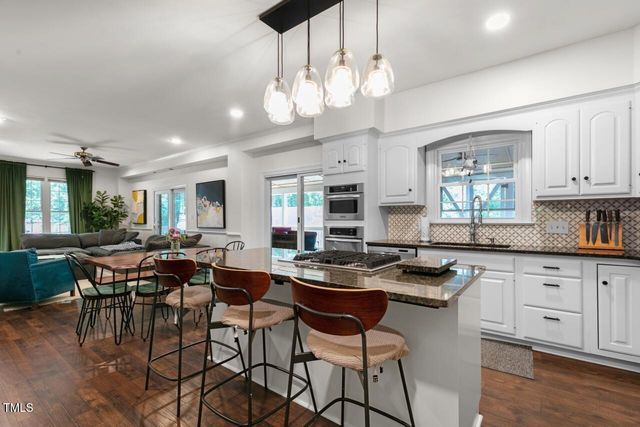 6 St James Place, Chapel Hill, NC 27514