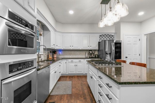 6 St James Place, Chapel Hill, NC 27514