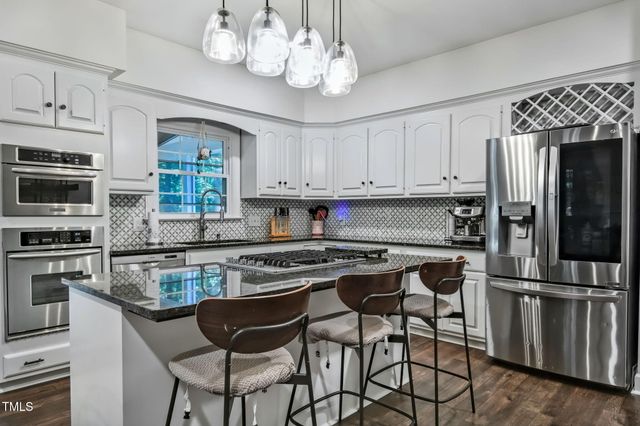 6 St James Place, Chapel Hill, NC 27514