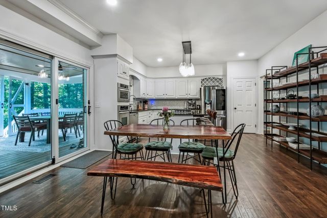 6 St James Place, Chapel Hill, NC 27514