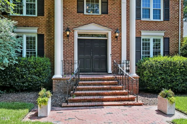 6 St James Place, Chapel Hill, NC 27514