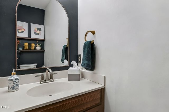 6 St James Place, Chapel Hill, NC 27514