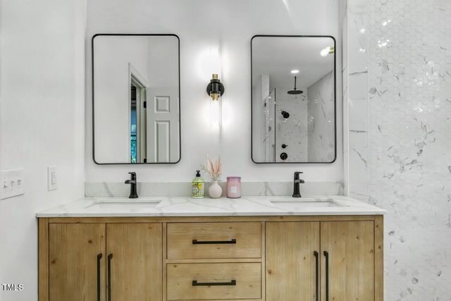 6 St James Place, Chapel Hill, NC 27514