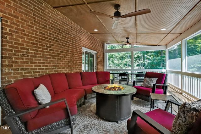 6 St James Place, Chapel Hill, NC 27514