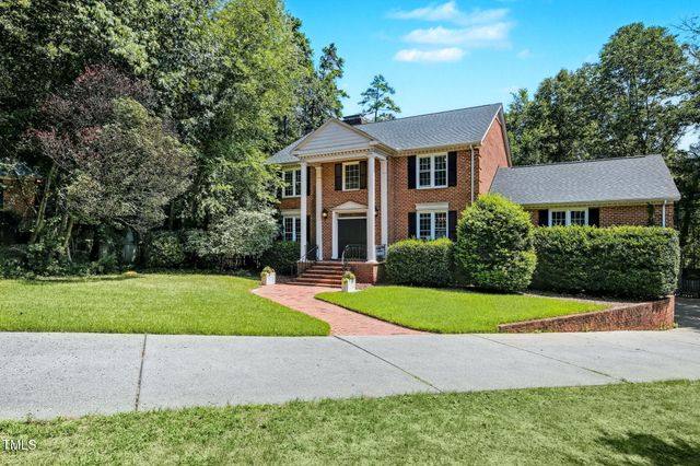 6 St James Place, Chapel Hill, NC 27514