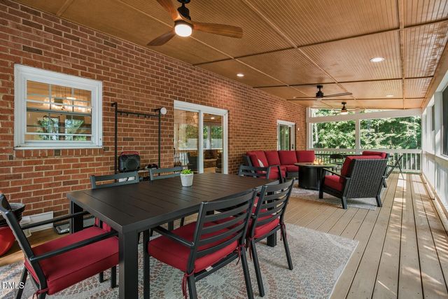 6 St James Place, Chapel Hill, NC 27514