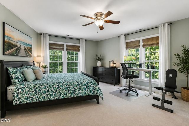 6 St James Place, Chapel Hill, NC 27514