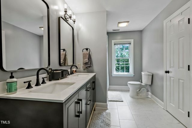 6 St James Place, Chapel Hill, NC 27514