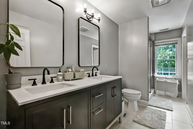 6 St James Place, Chapel Hill, NC 27514