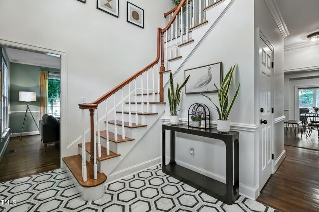 6 St James Place, Chapel Hill, NC 27514