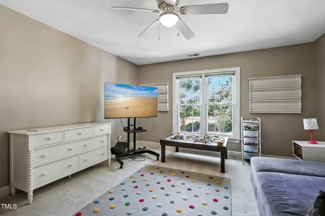 6 St James Place, Chapel Hill, NC 27514