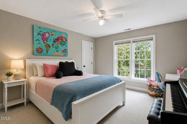 6 St James Place, Chapel Hill, NC 27514