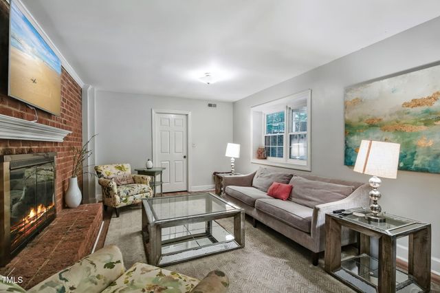 6 St James Place, Chapel Hill, NC 27514