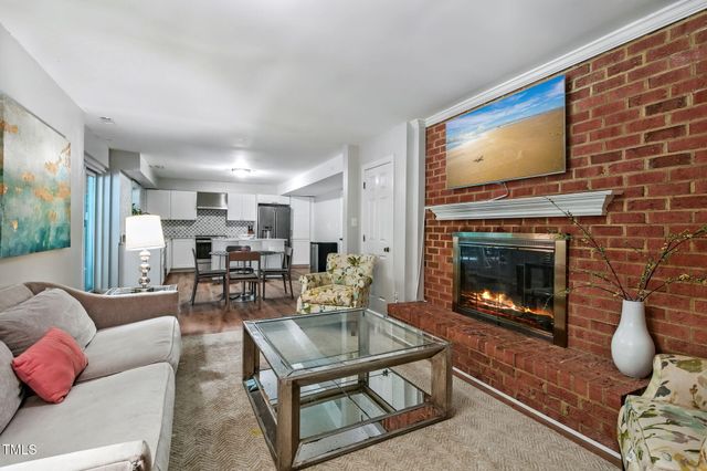 6 St James Place, Chapel Hill, NC 27514