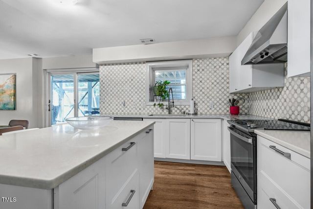 6 St James Place, Chapel Hill, NC 27514