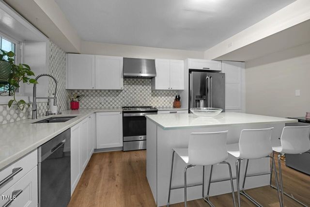 6 St James Place, Chapel Hill, NC 27514