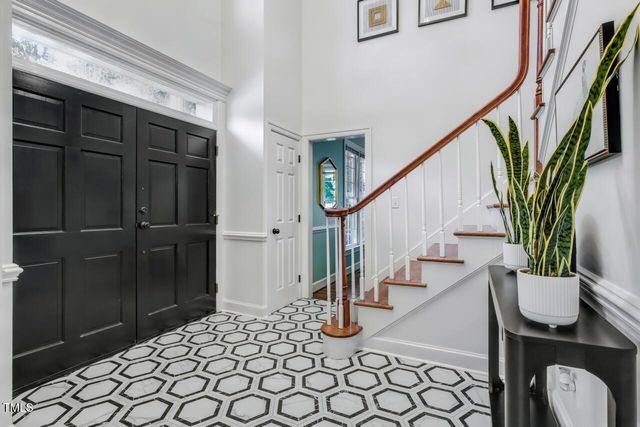 6 St James Place, Chapel Hill, NC 27514