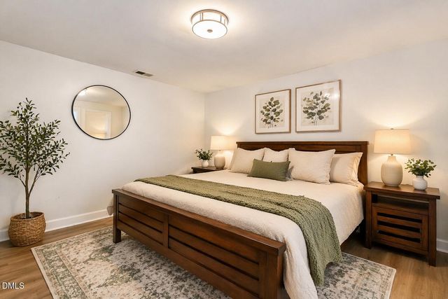 6 St James Place, Chapel Hill, NC 27514