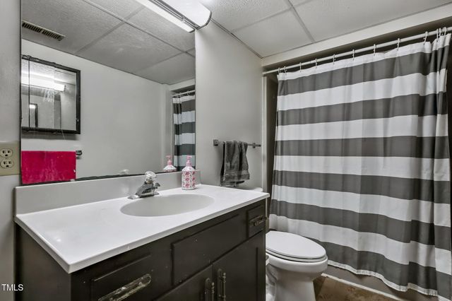 6 St James Place, Chapel Hill, NC 27514