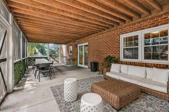 6 St James Place, Chapel Hill, NC 27514