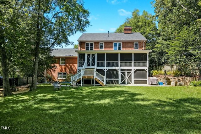 6 St James Place, Chapel Hill, NC 27514