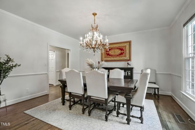 6 St James Place, Chapel Hill, NC 27514