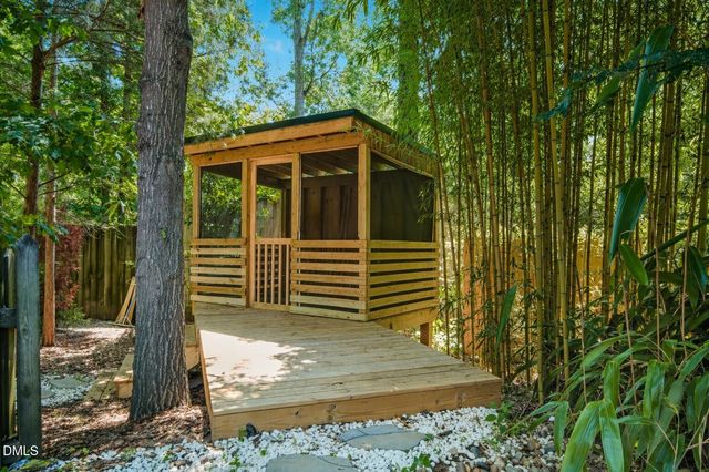 6 St James Place, Chapel Hill, NC 27514