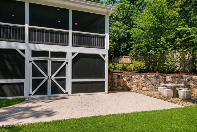 6 St James Place, Chapel Hill, NC 27514