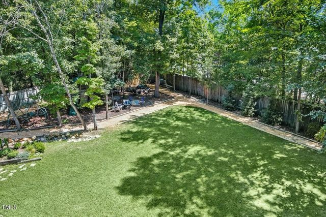 6 St James Place, Chapel Hill, NC 27514