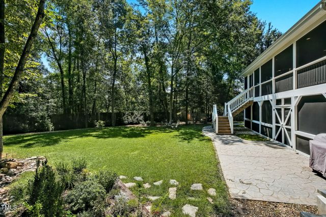 6 St James Place, Chapel Hill, NC 27514